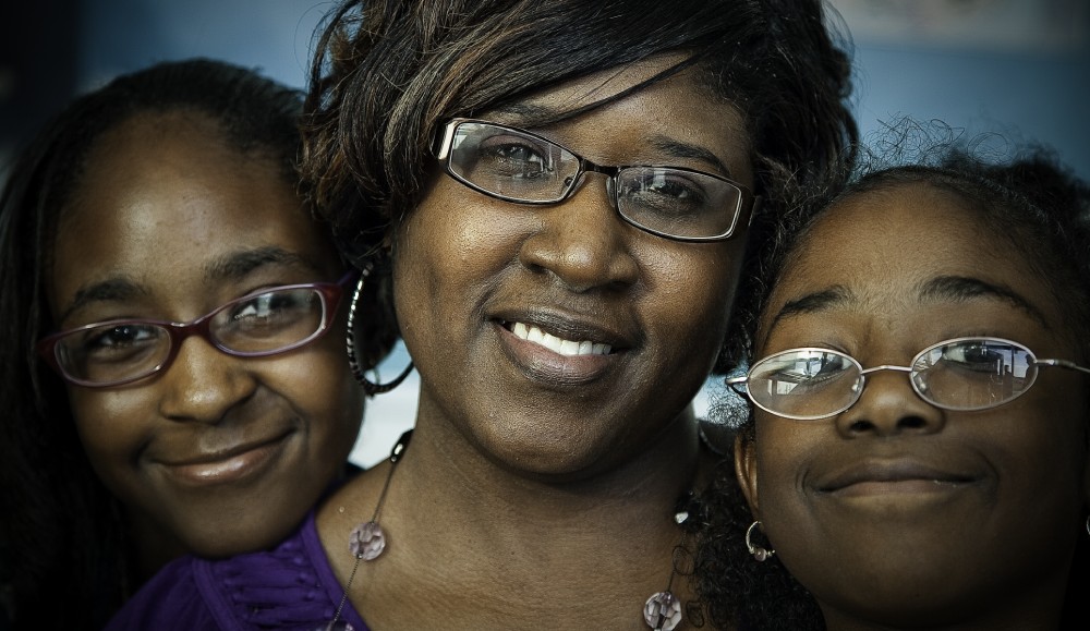 D4-AA Mom two daughters Services page